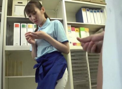 Anh nhân viên văn phòng nắng cực trước em lao công trẻ mông to Anh nhân viên văn phòng nắng cực trước em lao công trẻ mông to