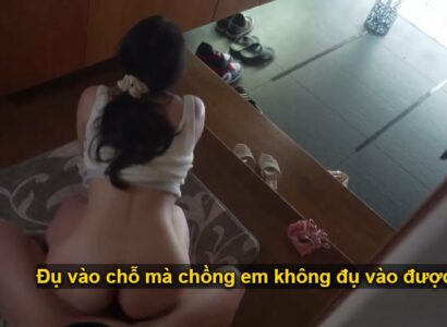 Anh shipper đụ em chủ nhà dâm vl mà không biết chồng cô ấy đã lắp cam Anh shipper đụ em chủ nhà dâm vl mà không biết chồng cô ấy đã lắp cam