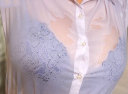 Cậu nhân viên kẹt trong khách sạn với sếp nữ sau một cơn mưa ướt sũng Cậu nhân viên kẹt trong khách sạn với sếp nữ sau một cơn mưa ướt sũng