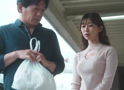 Chạm mặt cô hàng xóm thường xuyên phát ra tiếng rên rỉ mỗi đêm Chạm mặt cô hàng xóm thường xuyên phát ra tiếng rên rỉ mỗi đêm