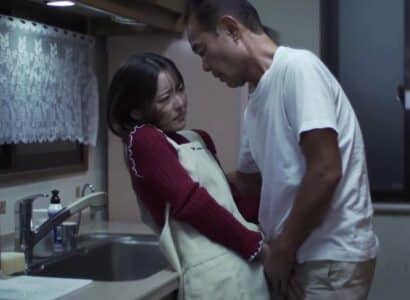 Chồng đi làm vợ ở nhà bị gã chủ tịch khu phố đến nhà cưỡng bức Chồng đi làm vợ ở nhà bị gã chủ tịch khu phố đến nhà cưỡng bức