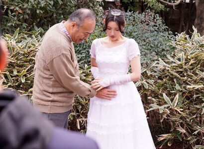 Chồng quá yếu, vợ dù yêu nhưng vẫn thường đụ với bố chồng đến có thai Chồng quá yếu, vợ dù yêu nhưng vẫn thường đụ với bố chồng đến có thai