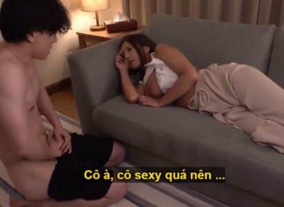 Đến nhà bạn chơi, thanh niên lén nhìn vú mẹ bạn thủ dâm thì bị phát hiện Đến nhà bạn chơi, thanh niên lén nhìn vú mẹ bạn thủ dâm thì bị phát hiện