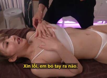 Em gái đi mát-xa ban đầu còn ngại ngùng nhưng bị anh nhân viên kích thích thì… Em gái đi mát-xa ban đầu còn ngại ngùng nhưng bị anh nhân viên kích thích thì…