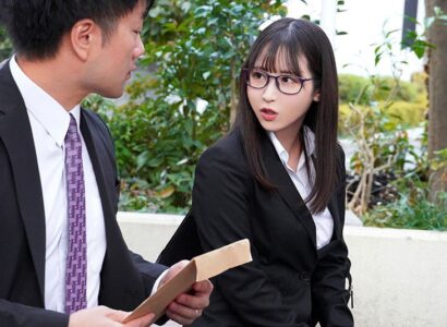 Em thư ký nghiêm túc bộc lộ con người thật khi đi công tác với sếp Em thư ký nghiêm túc bộc lộ con người thật khi đi công tác với sếp