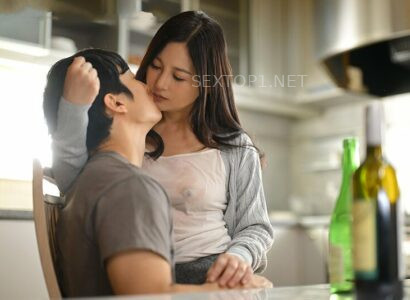 Hai mẹ con uống rượu rồi đụ nhau luôn Hai mẹ con uống rượu rồi đụ nhau luôn