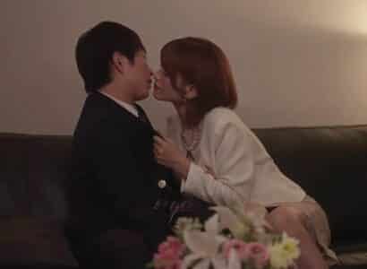 Mẹ kế có món quà bất ngờ chúc mừng cậu con trai tốt nghiệp Mẹ kế có món quà bất ngờ chúc mừng cậu con trai tốt nghiệp