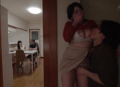 Mẹ trộm nhìn vợ chồng con gái làm tình nào ngờ con rể nhìn thấy Mẹ trộm nhìn vợ chồng con gái làm tình nào ngờ con rể nhìn thấy