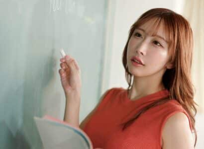 Một cô giáo tốt bụng lại có công việc làm thêm bí mật là “live sex” Một cô giáo tốt bụng lại có công việc làm thêm bí mật là “live sex”