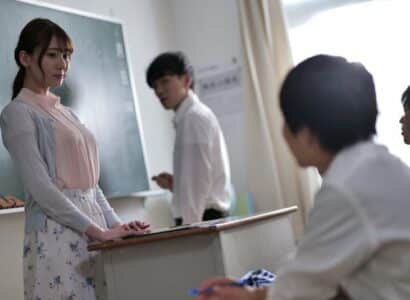 Nam sinh tống tình cô giáo khi biết cô ấy vào khách sạn với bạn học cùng lớp Nam sinh tống tình cô giáo khi biết cô ấy vào khách sạn với bạn học cùng lớp