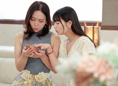 Người phụ nữ có chồng rủ cô bạn thân cùng ngoại tình với trai trẻ qua mạng Người phụ nữ có chồng rủ cô bạn thân cùng ngoại tình với trai trẻ qua mạng