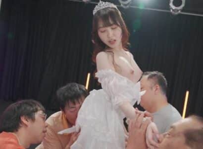 Nữ ca sĩ trẻ vừa giỏi hát còn vừa giỏi làm tình với fan hâm mộ Nữ ca sĩ trẻ vừa giỏi hát còn vừa giỏi làm tình với fan hâm mộ