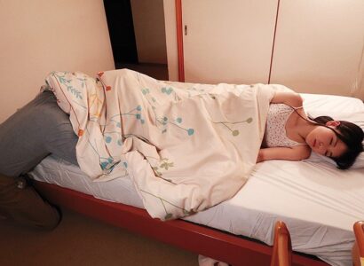 Nữa đêm chú mò vào phóng cháu gái khi thấy cháu đã dậy thì và thật dễ thương Nữa đêm chú mò vào phóng cháu gái khi thấy cháu đã dậy thì và thật dễ thương