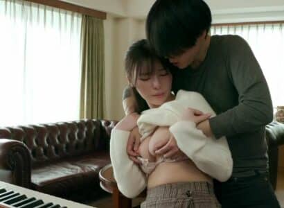 Thanh niên làm liều với cô giáo dạy piano của bạn gái sau khi cả 2 cãi nhau Thanh niên làm liều với cô giáo dạy piano của bạn gái sau khi cả 2 cãi nhau