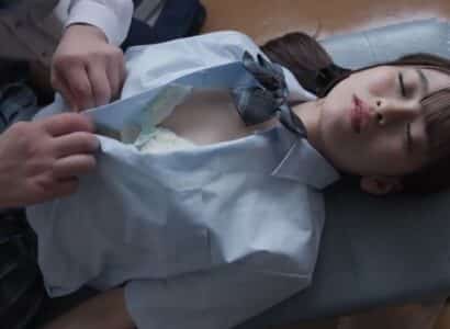 Thầy giáo trộm nhìn em nữ sinh thay đồ rồi nứng quá nên đã chụp thuốc mê Thầy giáo trộm nhìn em nữ sinh thay đồ rồi nứng quá nên đã chụp thuốc mê