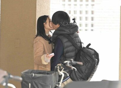 Thử thách hôn ngẫu nhiên những người đàn ông trên phố Tokyo của Nene Yoshitaka Thử thách hôn ngẫu nhiên những người đàn ông trên phố Tokyo của Nene Yoshitaka